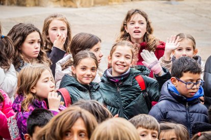 Alumnos del CEIP Infantes de Lara durante su actividad en la Plaza Mayor