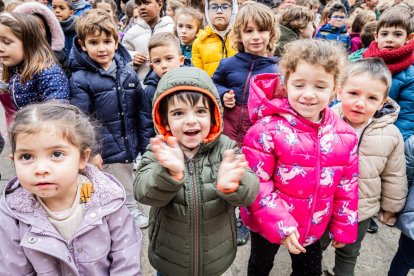 Alumnos del CEIP Infantes de Lara durante su actividad en la Plaza Mayor