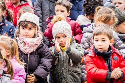 Alumnos del CEIP Infantes de Lara durante su actividad en la Plaza Mayor