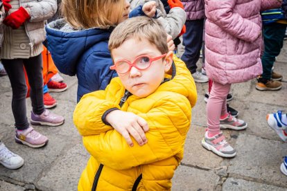 Alumnos del CEIP Infantes de Lara durante su actividad en la Plaza Mayor