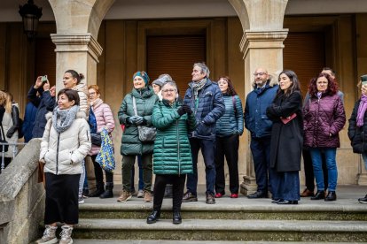 Alumnos del CEIP Infantes de Lara durante su actividad en la Plaza Mayor