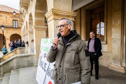 Alumnos del CEIP Infantes de Lara durante su actividad en la Plaza Mayor