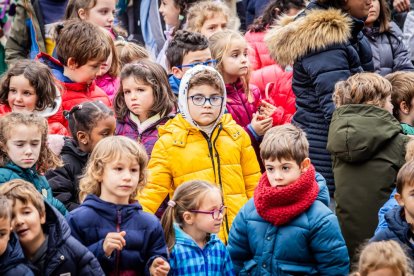 Alumnos del CEIP Infantes de Lara durante su actividad en la Plaza Mayor