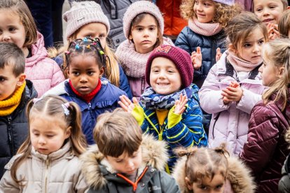 Alumnos del CEIP Infantes de Lara durante su actividad en la Plaza Mayor