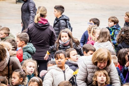 Alumnos del CEIP Infantes de Lara durante su actividad en la Plaza Mayor