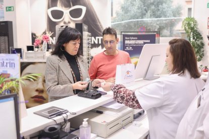 Los ganadores del Eurocentrín comienzan el maratón de compras en Óptica Perlado.