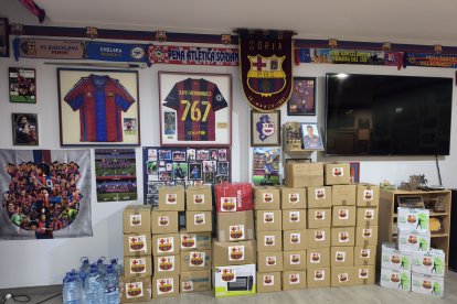 Cajas con los productos donados por la Peña Barcelonista Soriana.