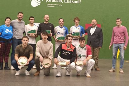 Foto de finalistas y campeones del III Open Ciudad de Soria de pelota.