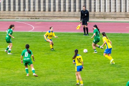 Fútbol Femenino: El San Esteban Femenino Vence Al San José B, Las Fotos ...