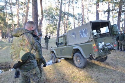 Militares de maniobras en Pinares.