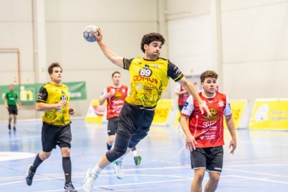 Martín Santano anotó ocho goles en el duelo ante Gijón Jovellanos.