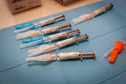 Dosis de vacuna en un centro de salud.