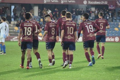 El Pontevedra hizo los deberes al vencer a la Gimnástica Torrelavega.