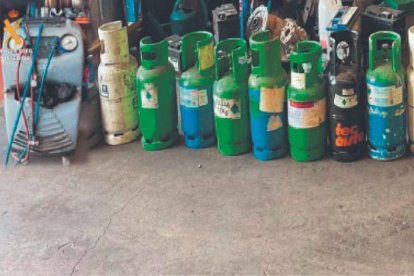 Botellas de gases intervenidas.
