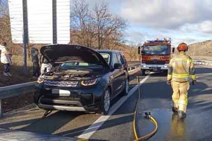 Los bomberos de la Diputación de Soria tras sofocar el conato de incendio.