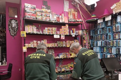 Establecimiento de venta de artificios pirotécnicos en una inspección de la Guardia Civil.