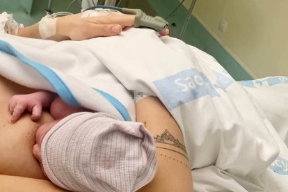 Primer bebé nacido en León en el recién estrenado año, de nombre Nuno Chamorro Alejos.