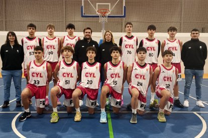 Luis Cerezo junto a la selección de Castilla y León con la que juega