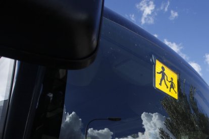 Detalle de un autobús escolar no vinculado al caso en una imagen de archivo.