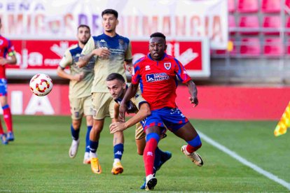 Steven Góngora en el encuentro de la primera vuelta ante el Pontevedra