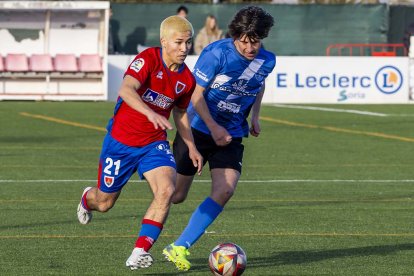 Antonio Ishizuka en un lance con un rival.