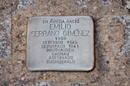La 'stolperstein' a Emilio Serrano Jiménez, de Ágreda, alumno del hoy Instituto Machado y asesinado en Buchenwald.