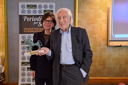 Ha recibido el premio Manuel Núñez Encabo, actual presidente de la Fundación Antonio Machado.
