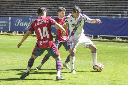 Imagen del partido de la primera vuelta entre Ávila y Numancia en el Adolfo Suárez.