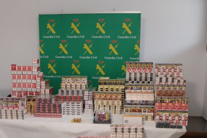 Productos incautados del estanco de Gómara y recuperados por la Guardia Civil.