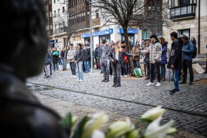 Participantes en el homenaje en la plaza del Vergel a los deportados de Soria.