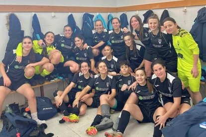 Las jugadoras del Golmayo Camaretas tras superar por 0-3 al Sporting Uxama.
