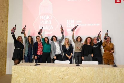 Ana Carazo, la segunda por la izquierda, junto al resto de premiadas de otras categorías.