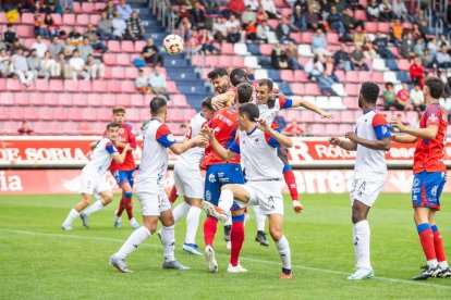 Imagen del Numancia-Langreo de la primera vuelta cuando los asturianos sacaron un punto de Los Pajaritos.