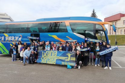 Los aficionados del Grupo Herce Soria antes de iniciar el viaje a Zaragoza.