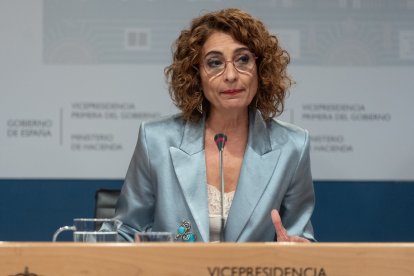 La vicepresidenta primera y ministra de Hacienda, María Jesús Montero, durante una rueda de prensa, en el Ministerio de Hacienda, a 24 de febrero de 2025, en Madrid (España). Durante su comparecencia, Montero, ha anunciado que el ministerio de Hacienda va.