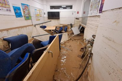 Estado en el que quedó la academia de idiomas regentada por unos sorianos en Catarroja tras la DANA.