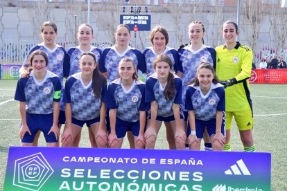 El combinado de Castilla y León Sub16 con las sorianas Zaira Gallardo y Marina Muñoz.