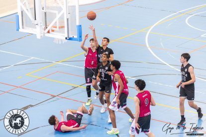 Brayan Batista (dorsal 3) debutó en Primera División y jugó también con el CSB Caja Rural de Soria A.