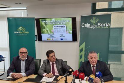 Miguel Latorre, Carlos Martínez y Anselmo García, en la presentación del programa 'Transformación digital del medio rural'.