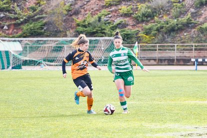 Una jugadora del San José durante un partido en Los Pajaritos.
