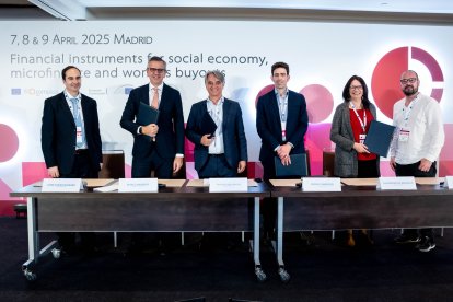 Los representantes del Fondo Europeo de Inversiones y el resto de entidades incluyendo a Sergio Cabrerizo de Soria Futuro.
