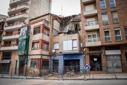 El edificio de la calle Tejera objeto de desmontaje.