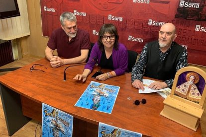 De izda a dcha, Ángel Lorenzo, Gloria Gonzalo y César Millán presentan 'La Saturiada' de Soria.