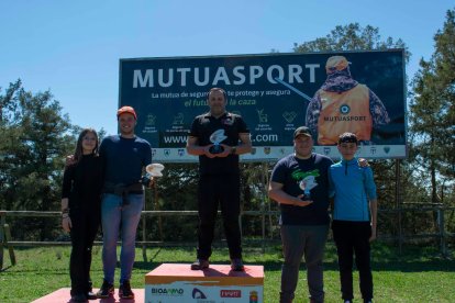 Fernando Arribas en lo más alto del podio como campeón provincial del recorridos.