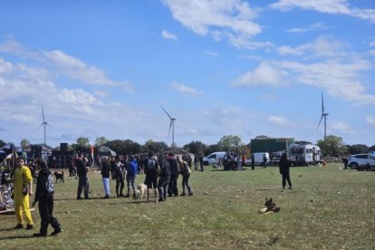 Participantes en la rave de Aguaviva de la Vega.