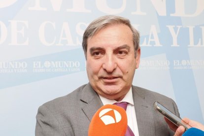 El consejero de Movilidad y Transformación Digital, José Luis Sanz Merino antes del Club de Prensa de El Mundo-Diario de Castilla y León.