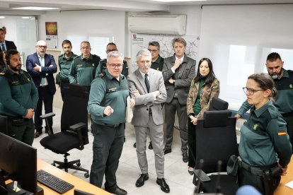 El ministro del Interior en su visita a la Comandancia de la Guardia Civil de Soria.