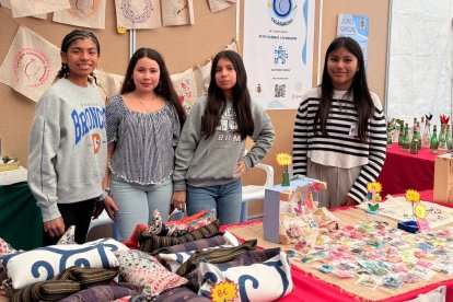 Puesto del Colegio Calasancio en la Feria de Almazán.