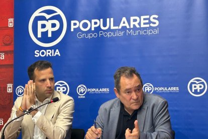 Jiménez y De Gregorio durante su comparecencia.