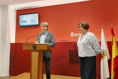 El alcalde de Soria, Carlos Martínez, y la responsable de Tauroemoción, Silvia de Vicente.